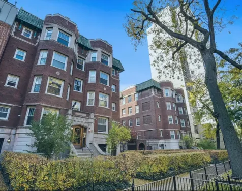 2740 North Hampden Court Chicago IL 60614