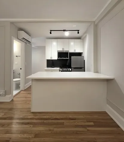 2740 North Hampden Court Chicago IL 60614
