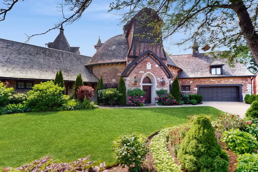 570 Hathaway Circle Lake Forest IL 60045