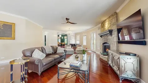 570 Hathaway Circle Lake Forest IL 60045