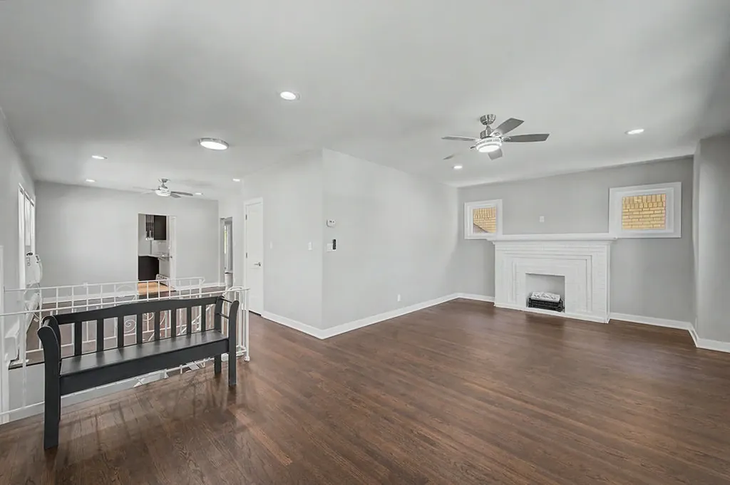 4945 West Addison Street Chicago IL 60641