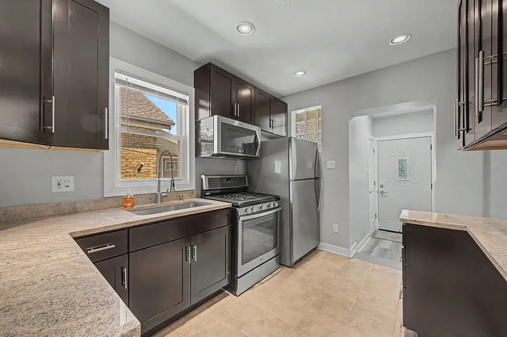 4945 West Addison Street Chicago IL 60641