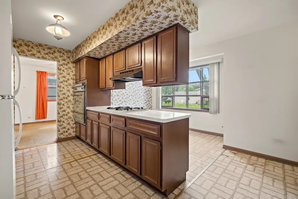 509 69TH Street Darien IL 60561
