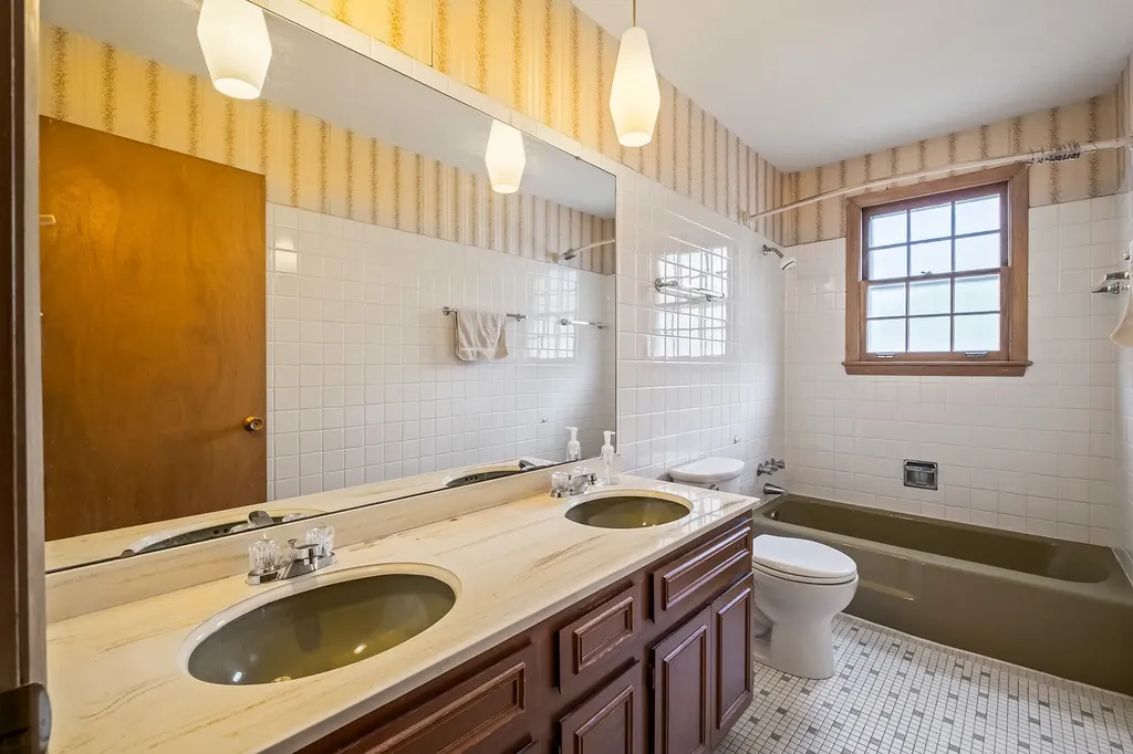 509 69TH Street Darien IL 60561