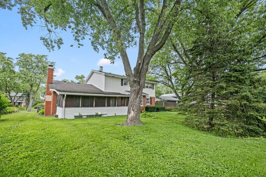 509 69TH Street Darien IL 60561