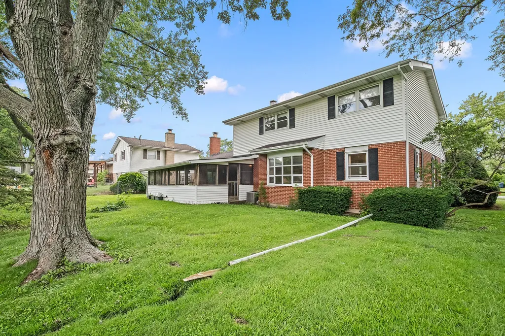 509 69TH Street Darien IL 60561