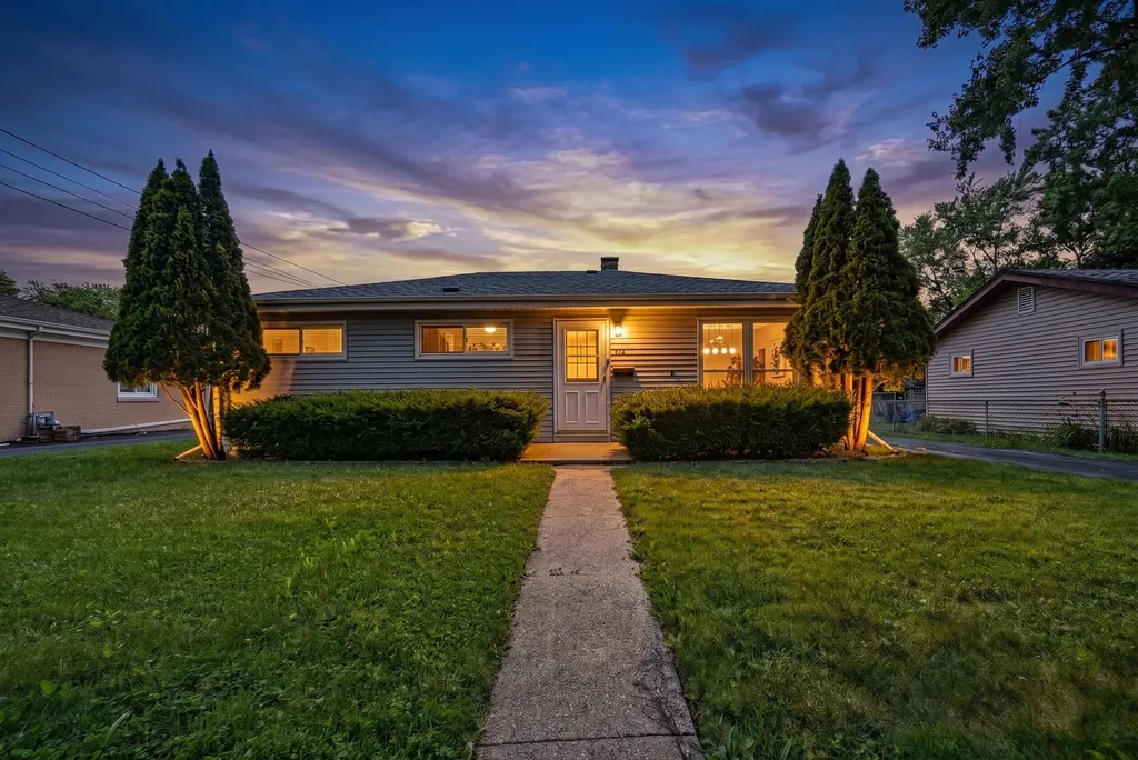 714 North 2nd Avenue Villa Park IL 60181