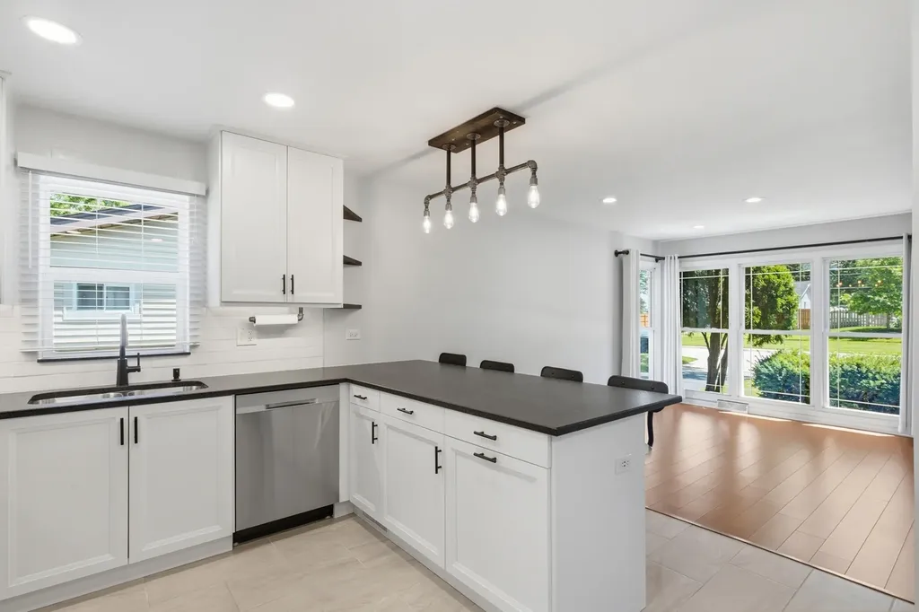 714 North 2nd Avenue Villa Park IL 60181