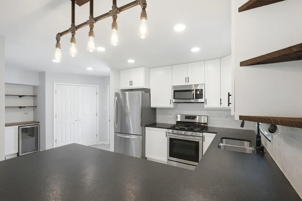 714 North 2nd Avenue Villa Park IL 60181