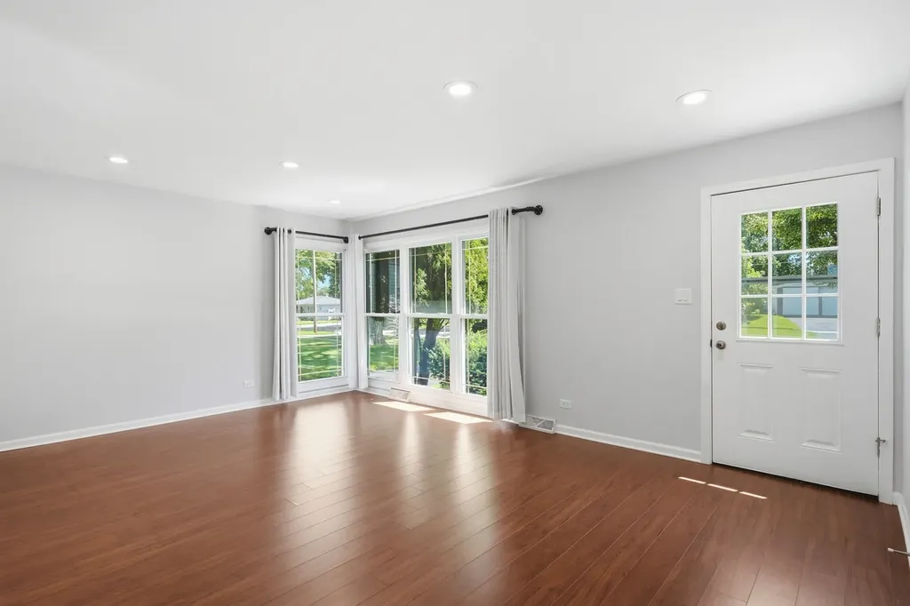 714 North 2nd Avenue Villa Park IL 60181