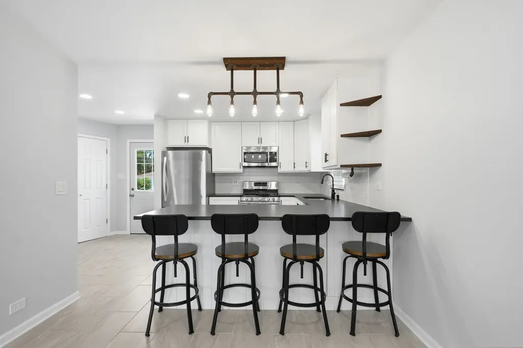 714 North 2nd Avenue Villa Park IL 60181