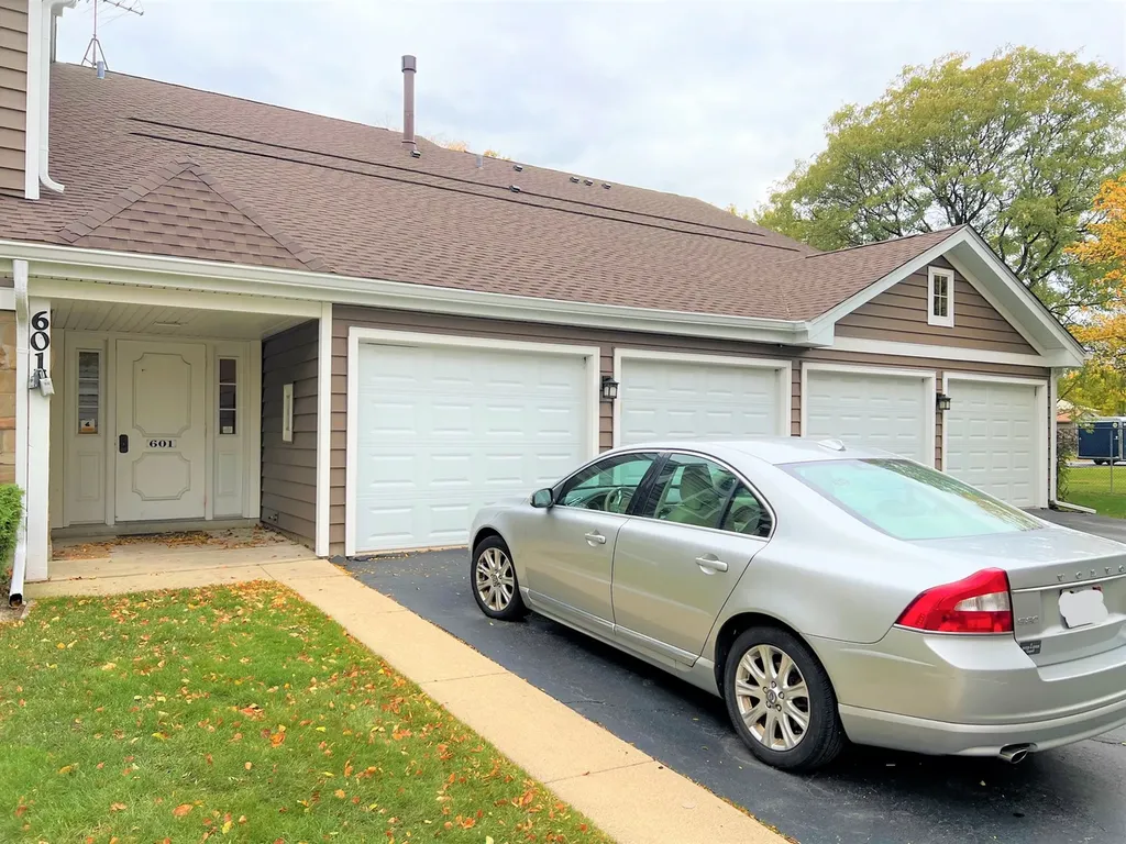 601 Hanover Court Schaumburg IL 60194
