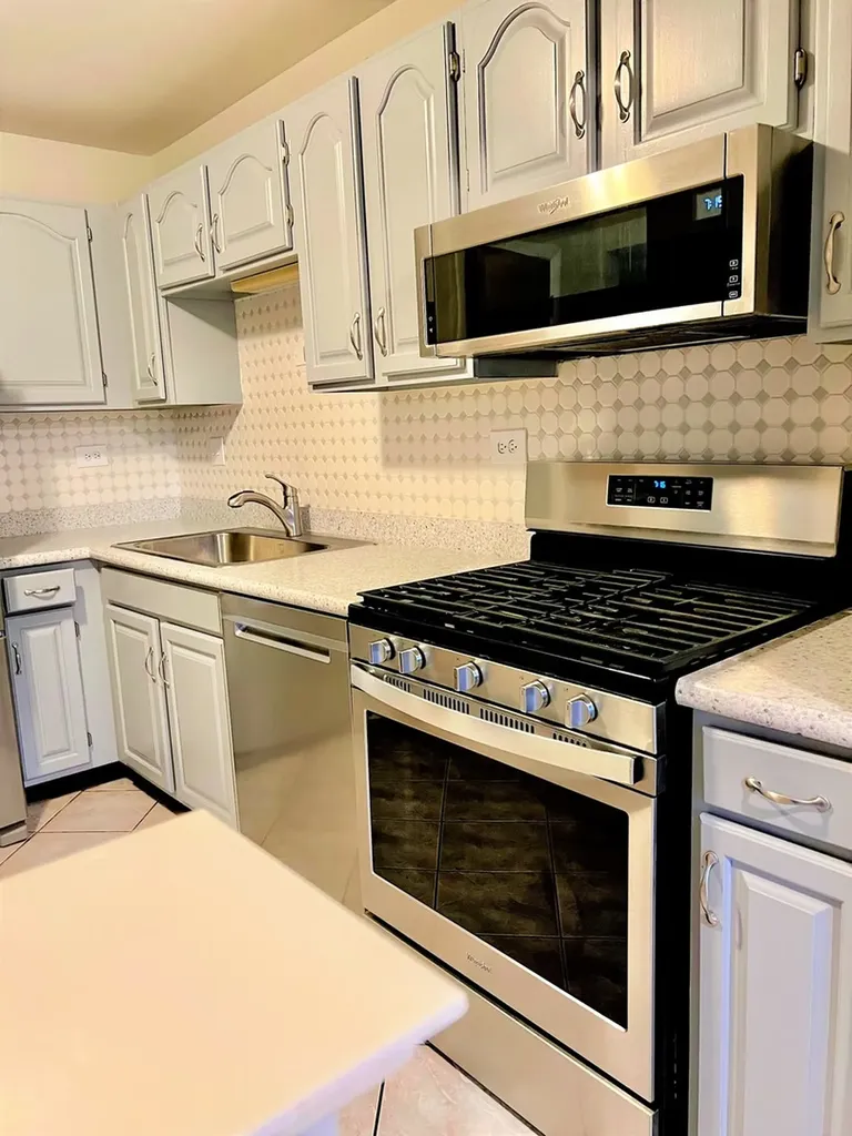 601 Hanover Court Schaumburg IL 60194