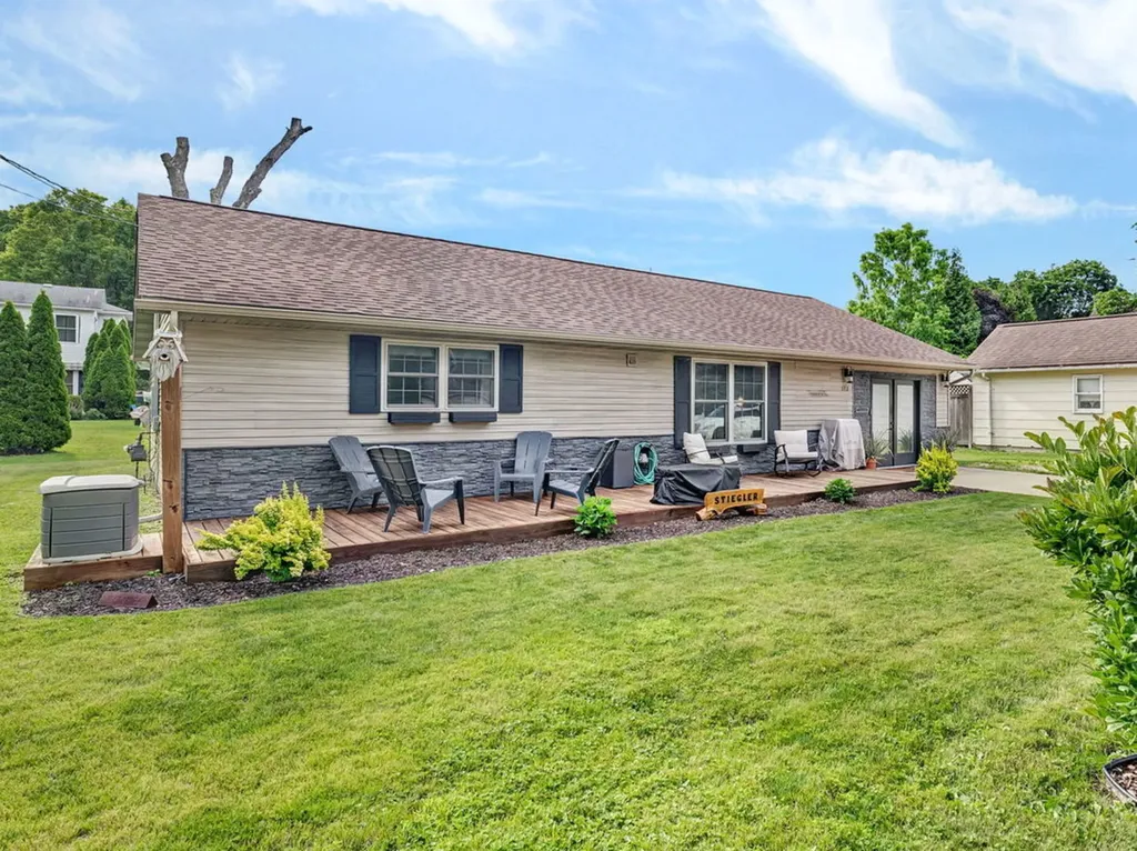 172 South Cash Street Seneca IL 61360