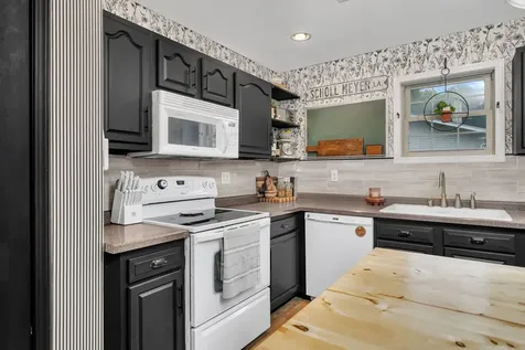 172 South Cash Street Seneca IL 61360