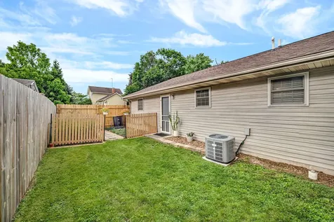172 South Cash Street Seneca IL 61360
