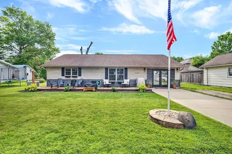 172 South Cash Street Seneca IL 61360