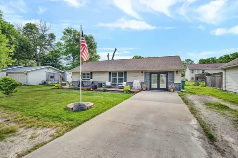 172 South Cash Street Seneca IL 61360