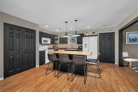 172 South Cash Street Seneca IL 61360