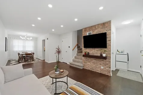 221 South Maple Avenue Oak Park IL 60302
