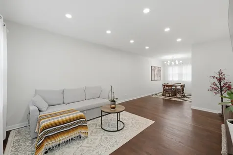 221 South Maple Avenue Oak Park IL 60302