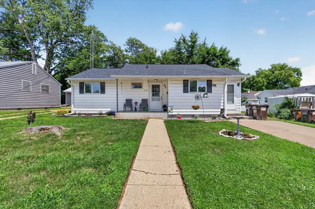 1204 West Violet Street Freeport IL 61032
