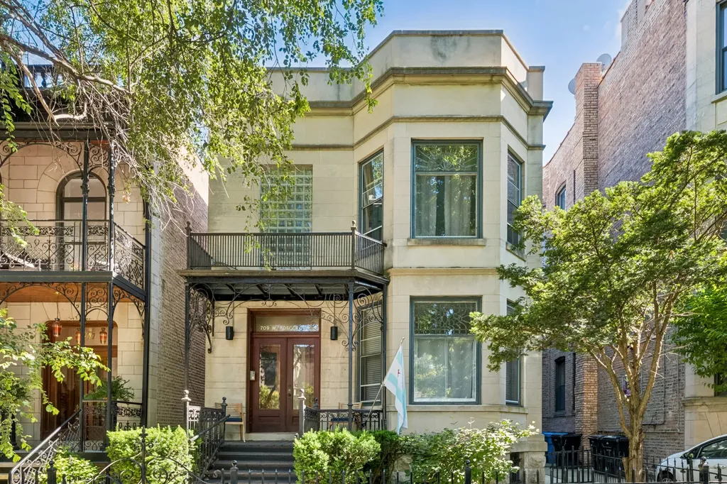 709 West Roscoe Street Chicago IL 60657
