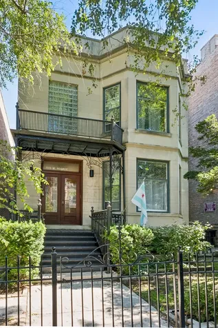 709 West Roscoe Street Chicago IL 60657