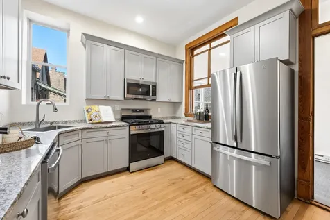 709 West Roscoe Street Chicago IL 60657