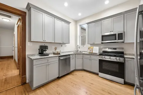 709 West Roscoe Street Chicago IL 60657