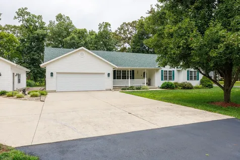 3608 Andrews Court Salem IL 62881