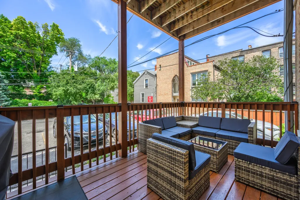 540 West Belden Avenue Chicago IL 60614