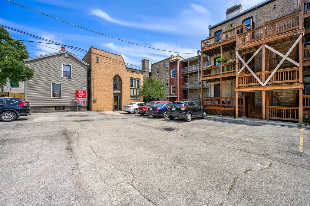 540 West Belden Avenue Chicago IL 60614