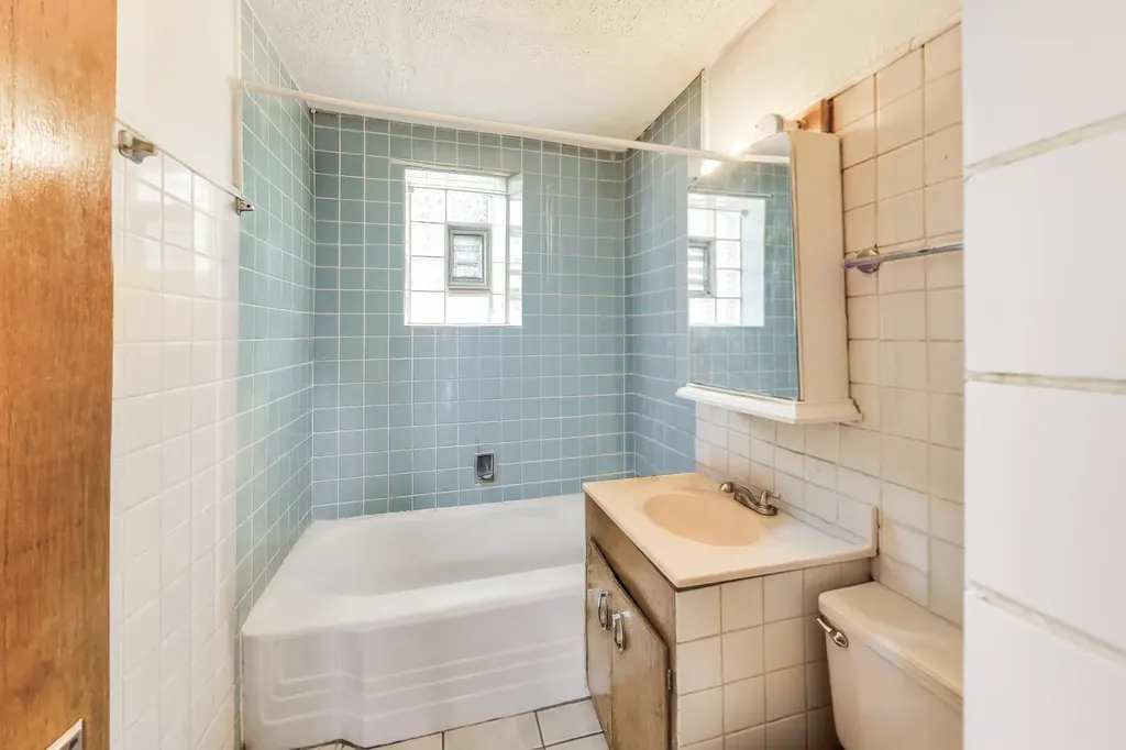 11514 South Yale Avenue Chicago IL 60628