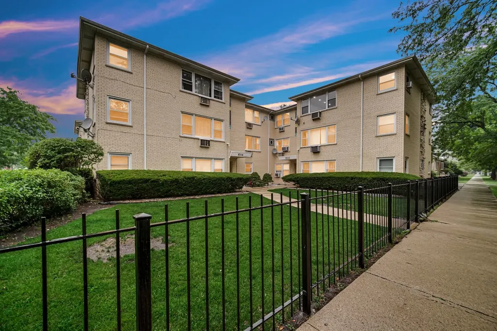 5700 West Montrose Avenue Chicago IL 60634