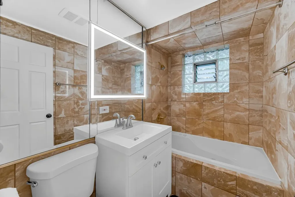 5700 West Montrose Avenue Chicago IL 60634