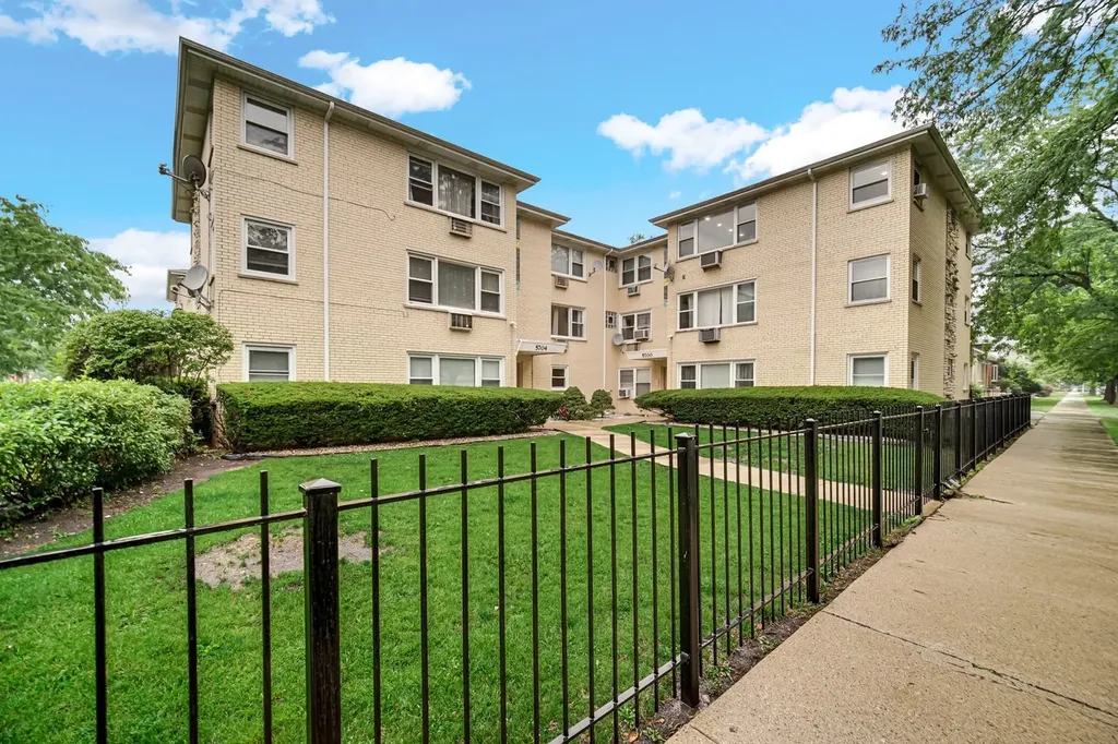 5700 West Montrose Avenue Chicago IL 60634