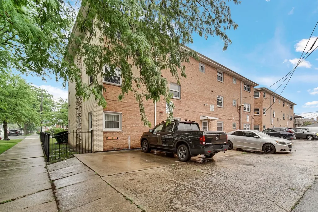 5700 West Montrose Avenue Chicago IL 60634