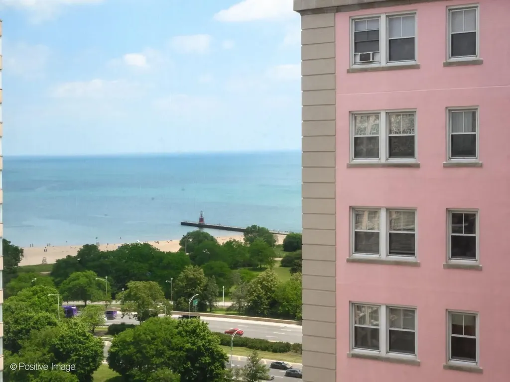 5555 North Sheridan Road Chicago IL 60640