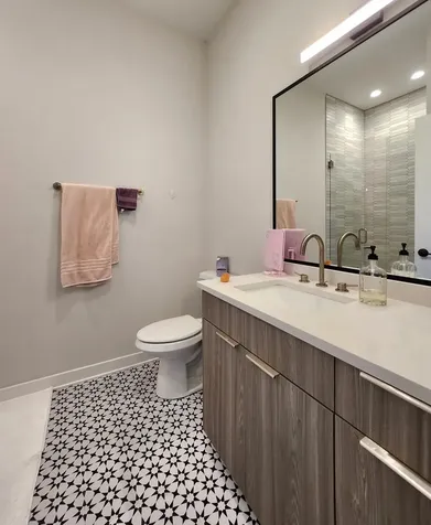 1348 West Roscoe Street Chicago IL 60657