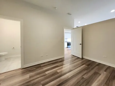 1348 West Roscoe Street Chicago IL 60657