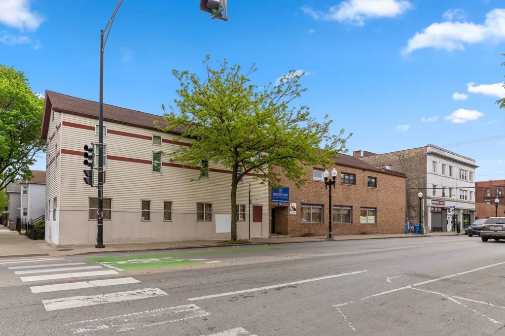 735 West 35th Street Chicago IL 60616