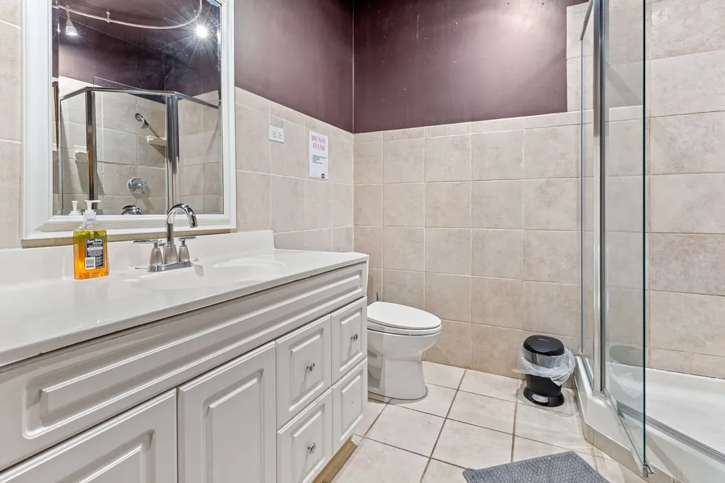 735 West 35th Street Chicago IL 60616