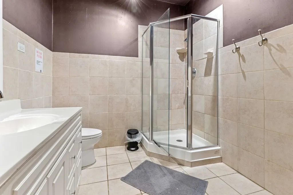 735 West 35th Street Chicago IL 60616