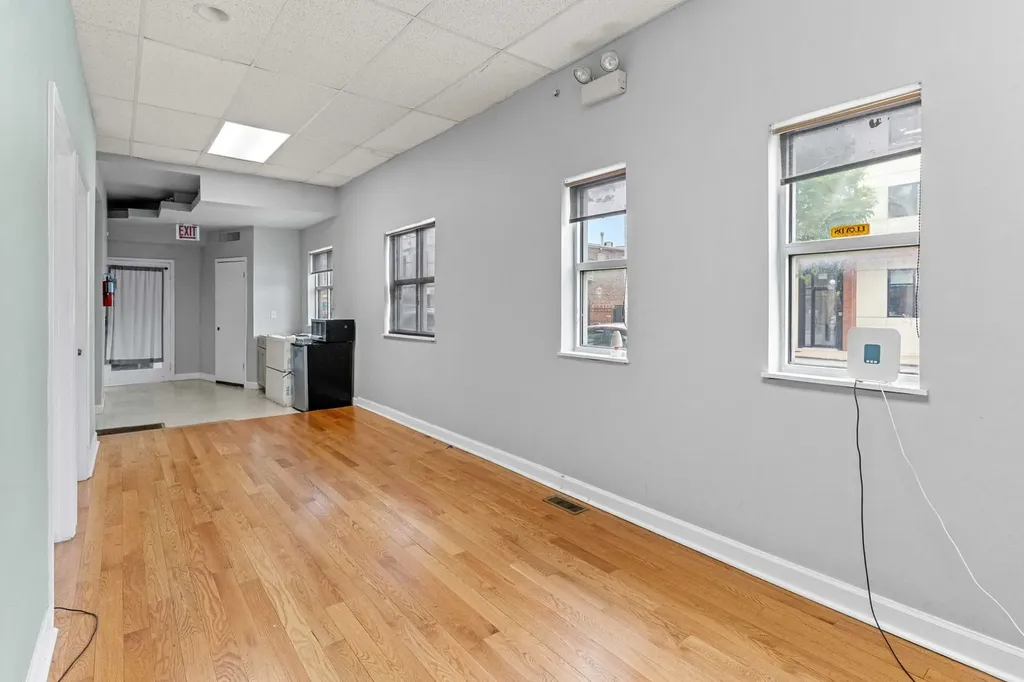 735 West 35th Street Chicago IL 60616