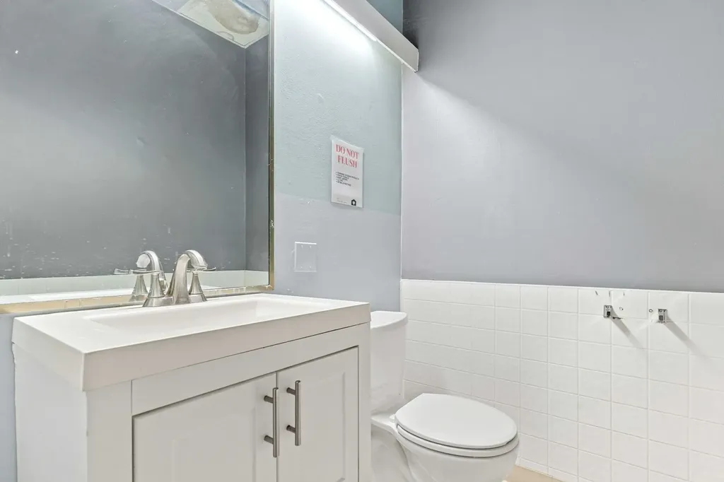 735 West 35th Street Chicago IL 60616