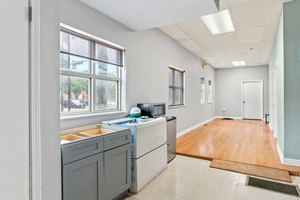 735 West 35th Street Chicago IL 60616