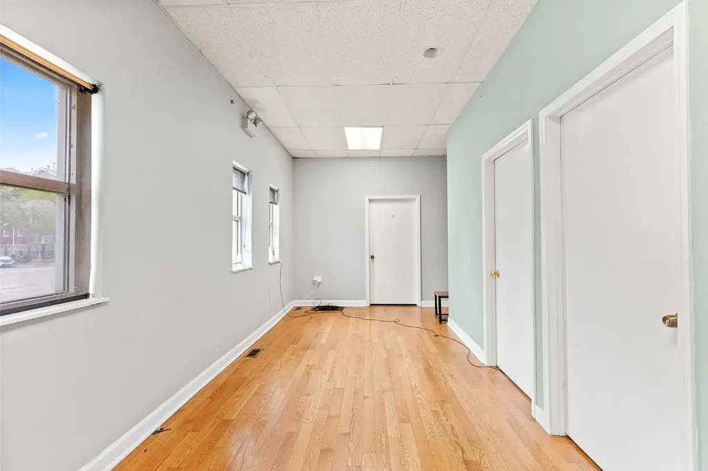 735 West 35th Street Chicago IL 60616