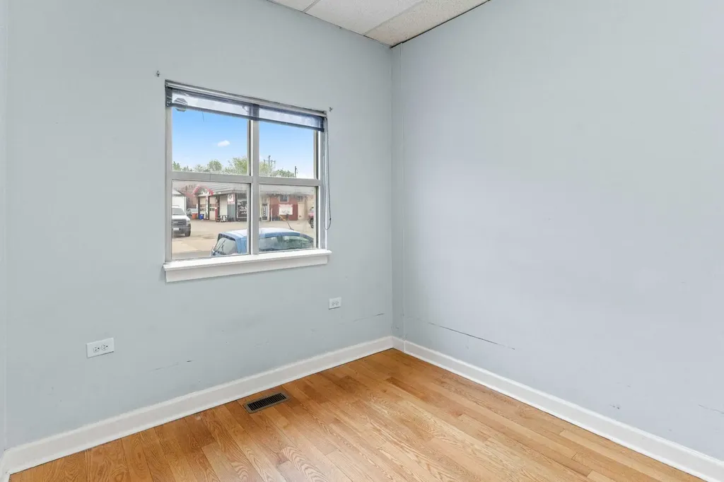 735 West 35th Street Chicago IL 60616