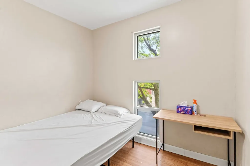 735 West 35th Street Chicago IL 60616